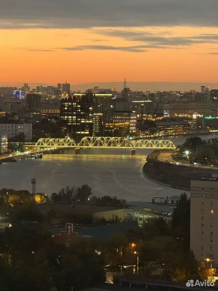 Студия у метро Коломенская с видом на реку